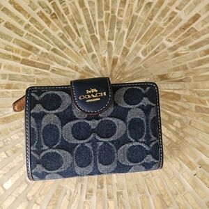 ❌SOLD ON ANOTHER PLATFORM❌👖Coach Medium Corner Zip Wallet In Signature Denim